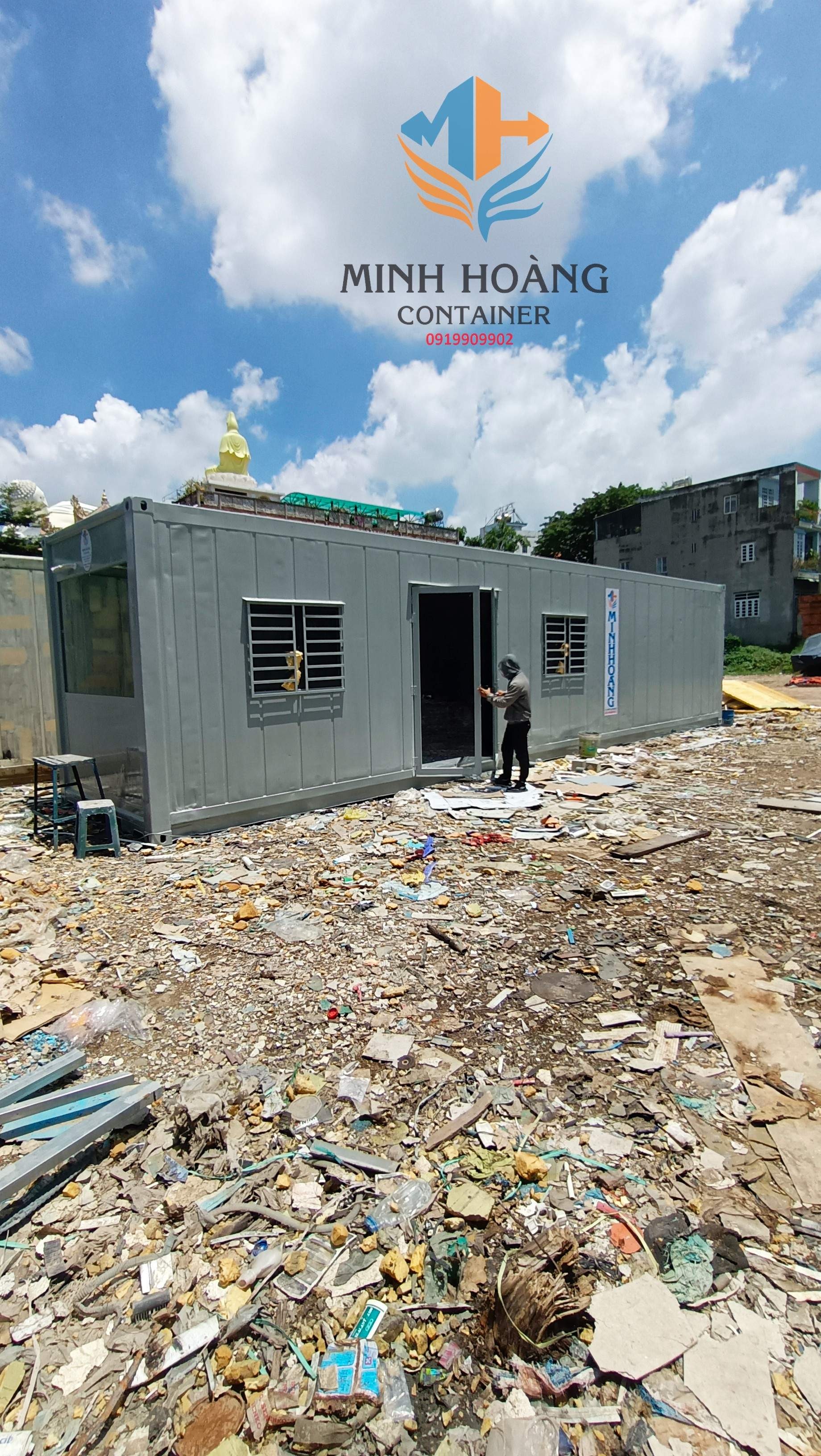 Nhà container 40 feet màu xám khung kính, đầy đủ công năng làm từ vỏ cont lạnh có wc + máy lạnh option chia 3 phòng đến khách hàng Tây Ninh